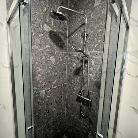 Capital33 *
